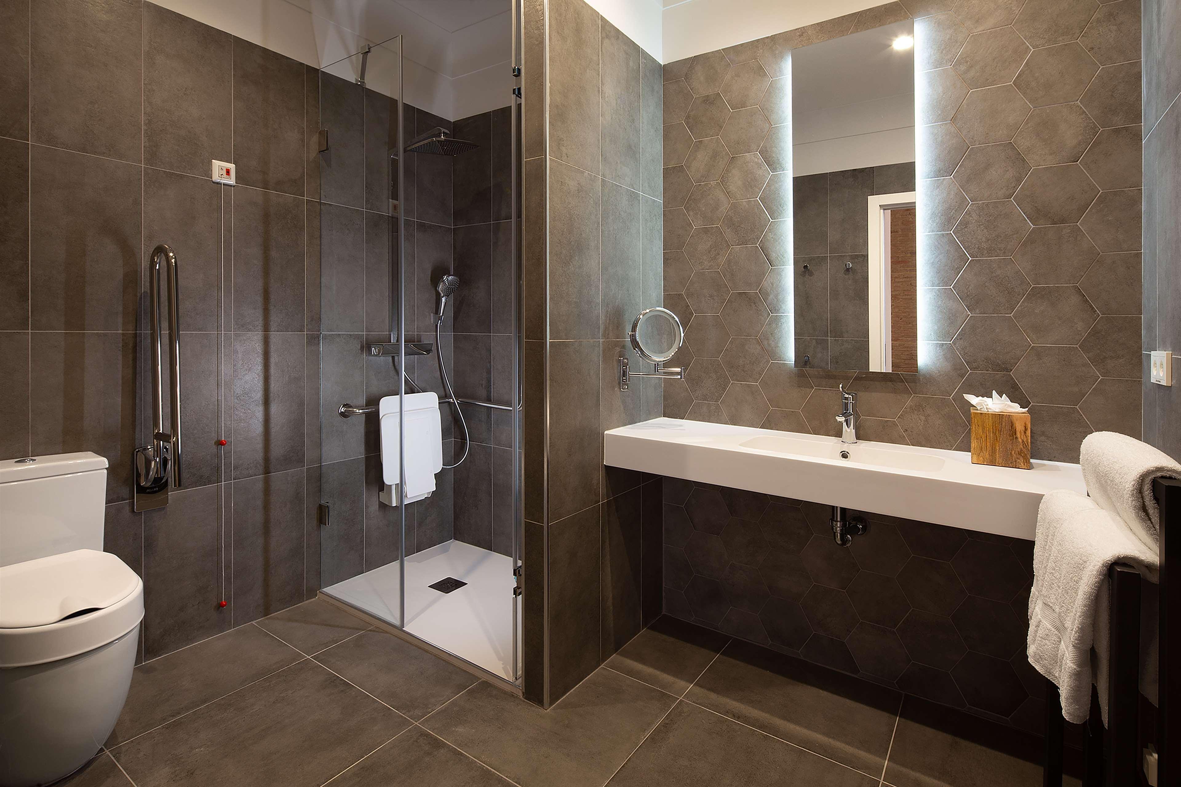 Atocha Hotel Madrid, Tapestry Collection By Hilton Экстерьер фото