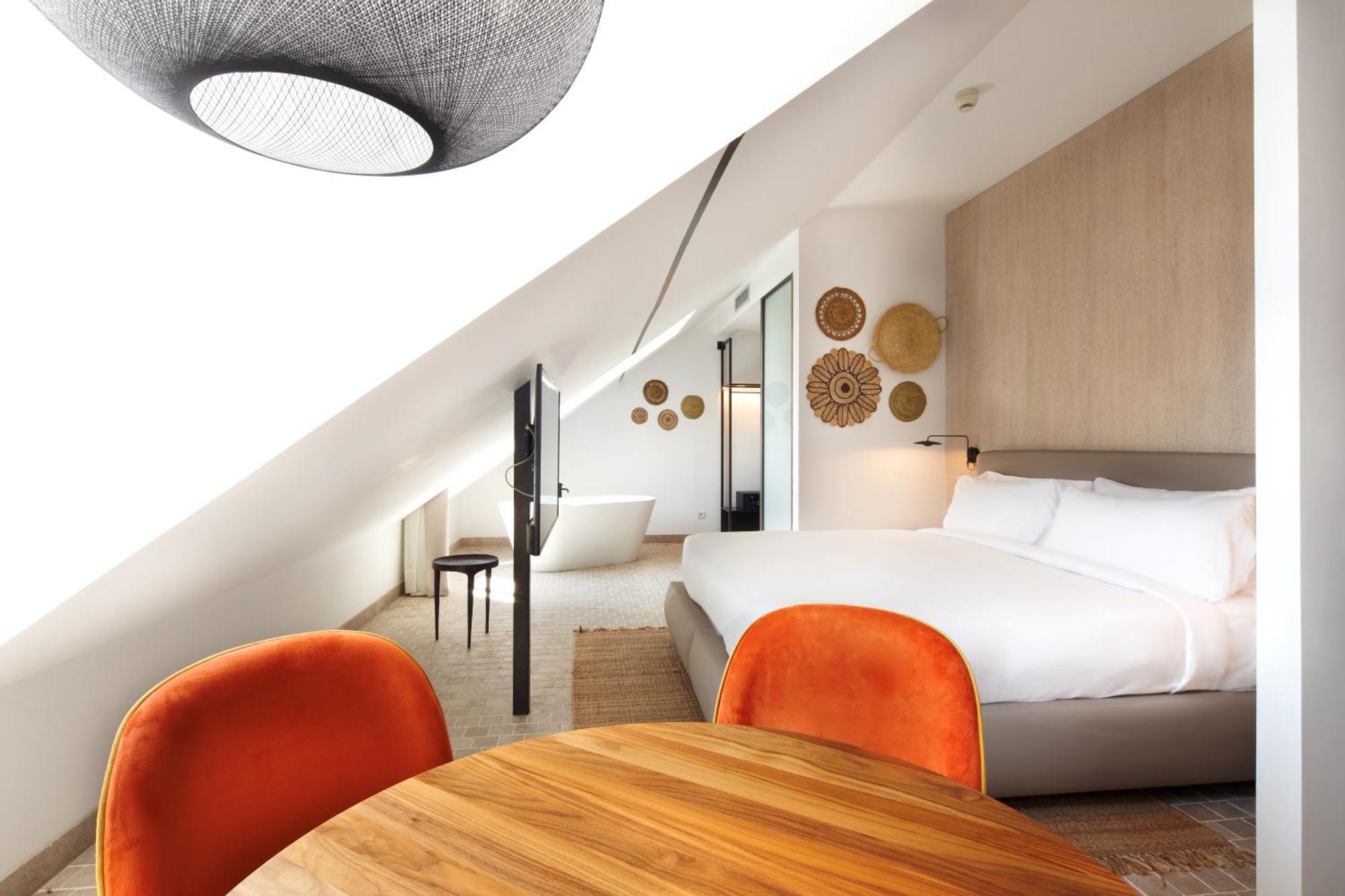 Atocha Hotel Madrid, Tapestry Collection By Hilton Экстерьер фото