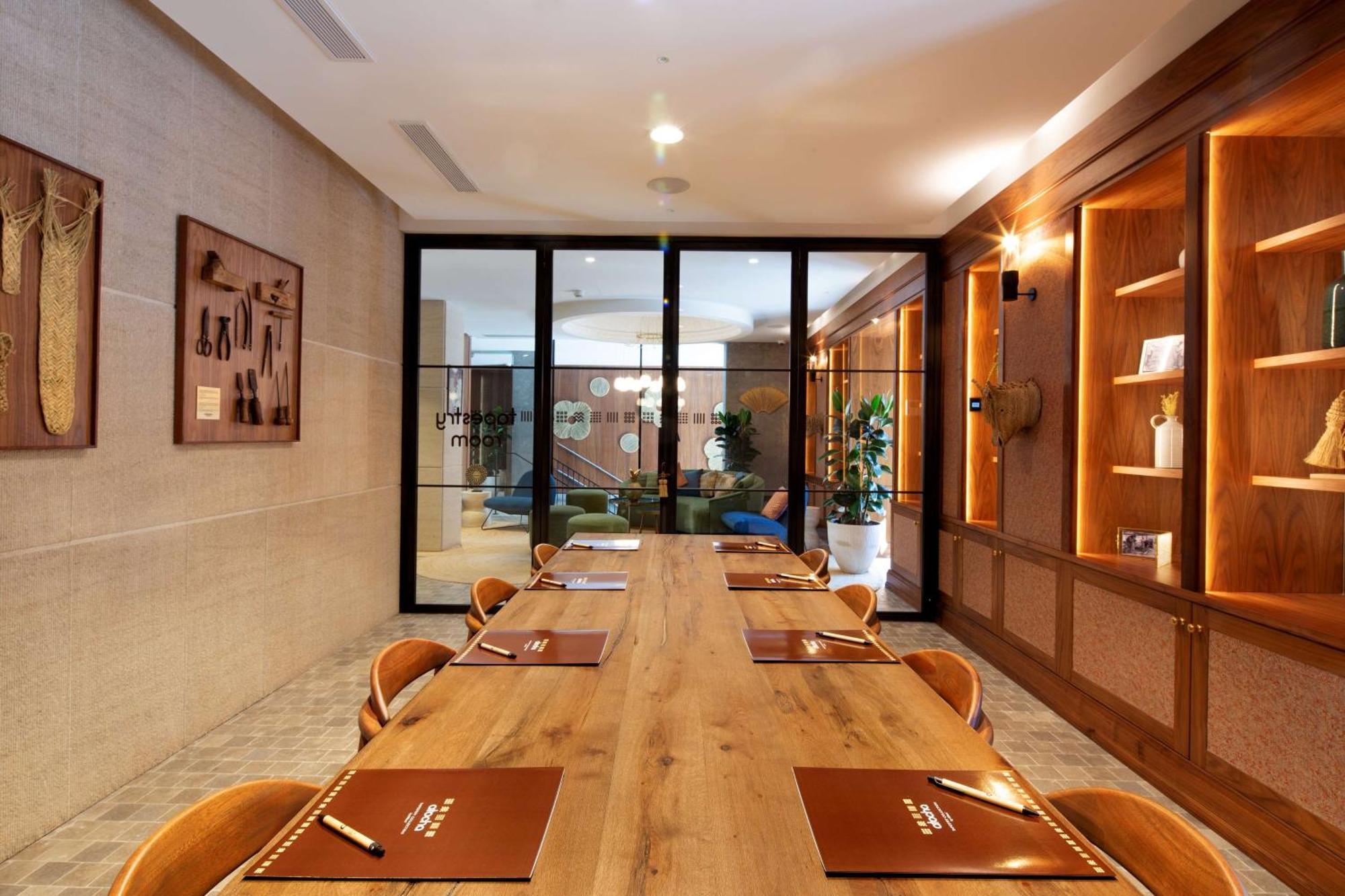 Atocha Hotel Madrid, Tapestry Collection By Hilton Экстерьер фото