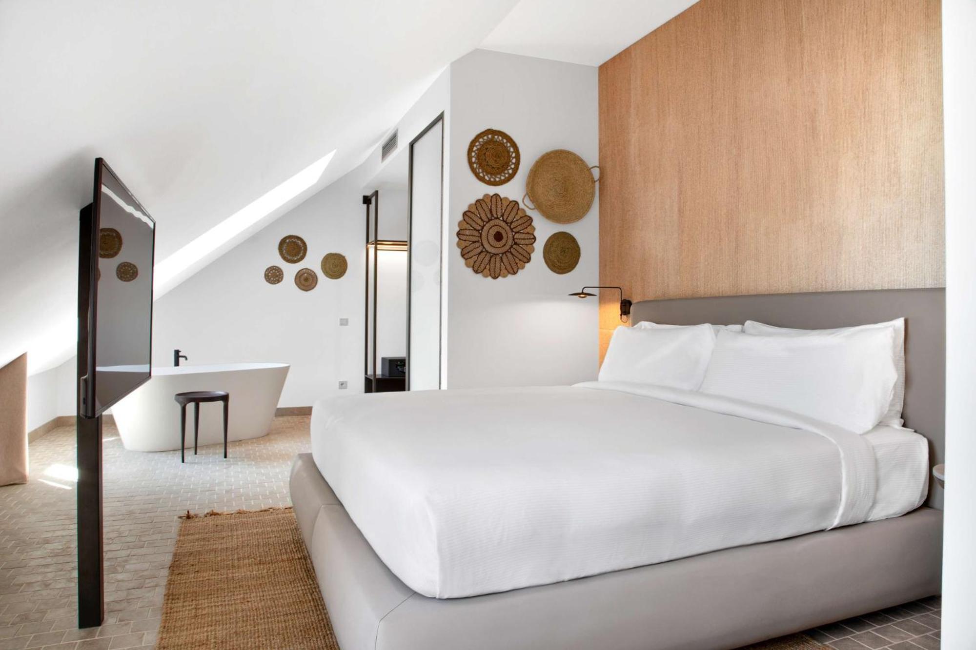 Atocha Hotel Madrid, Tapestry Collection By Hilton Экстерьер фото