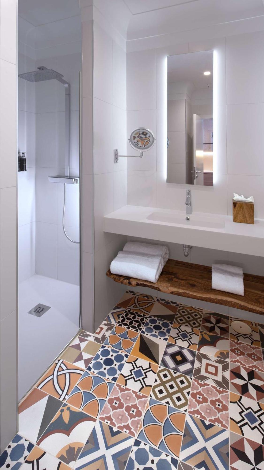 Atocha Hotel Madrid, Tapestry Collection By Hilton Экстерьер фото